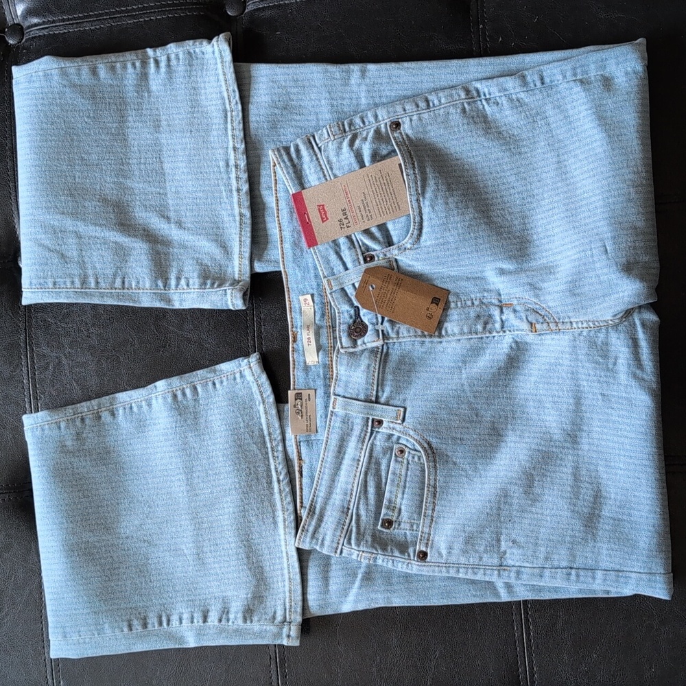 NWT --- Levi's 726 High Rise Flare Women's Jeans - Picture 8 of 8